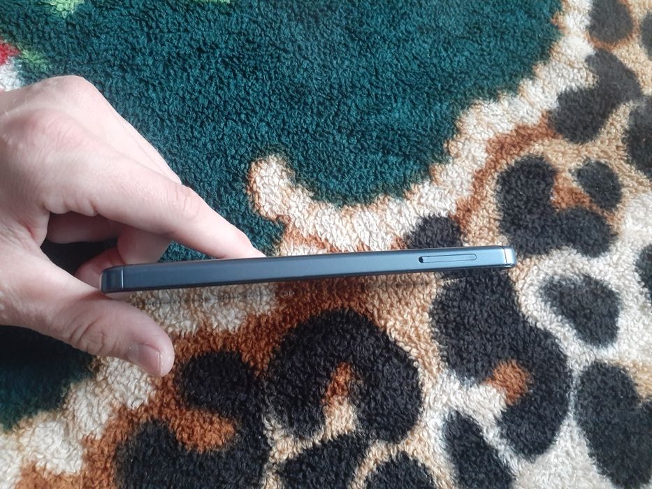 Продам телефон під заміну екрана