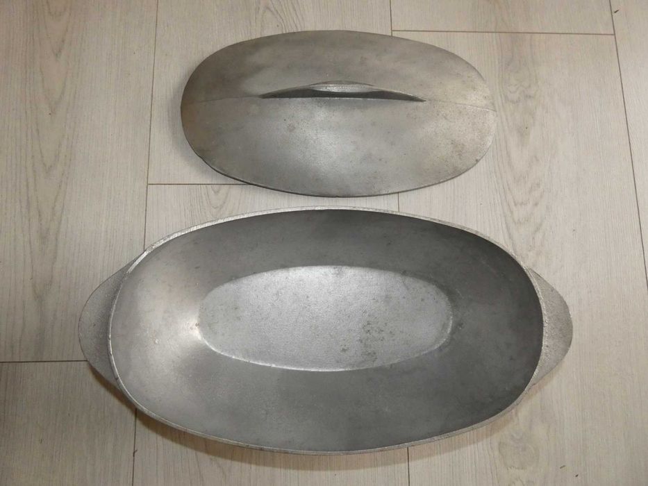 dwie aluminiowe  brytfanki