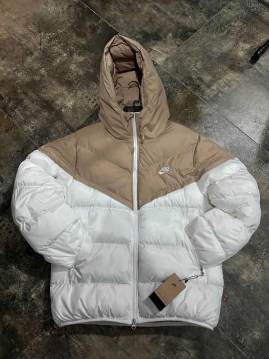 Пуховик Nike Storm-Fit білий з бежевим