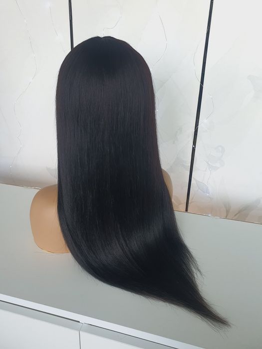 Długa peruka z włosów naturalnych 70 cm czarna z grzywka Letycja