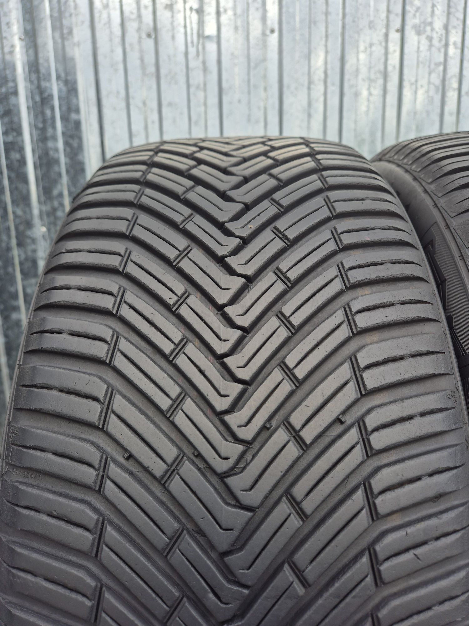 Opony Całoroczne 245/45R18 Continental/KUMHO,  DOT23/22