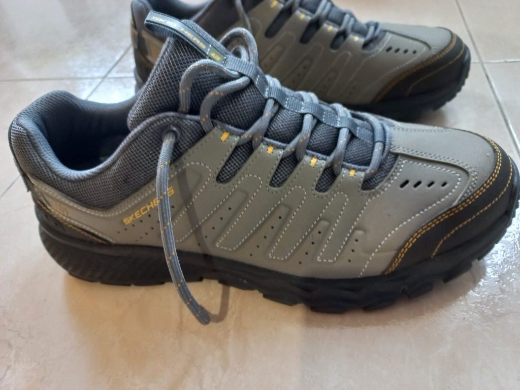 Skechers 
Sapatilhas Homem
Tamanho 46
Novas