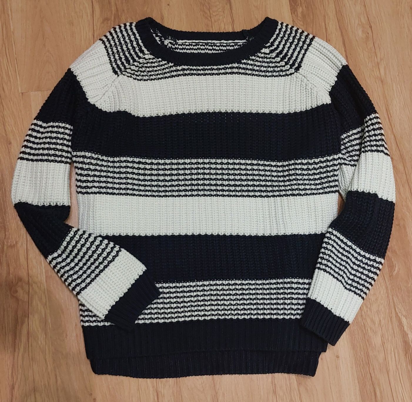 Sweter oversize w paski długi rękaw
