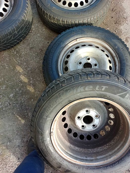 Гума Hankook-Корея.215/65,16 C. на дисках R-16. VW. Зима.