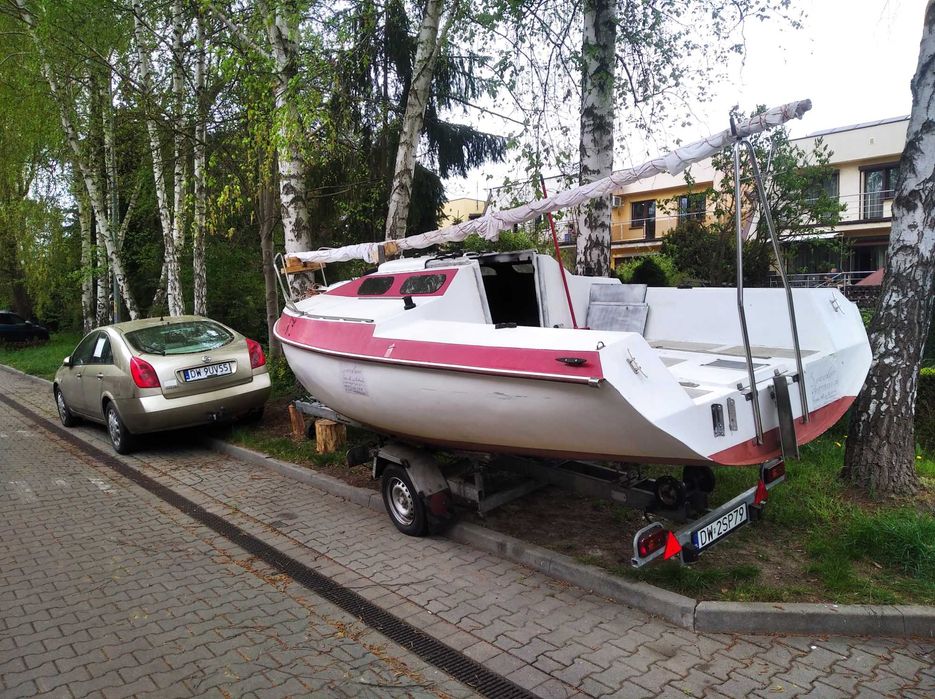 Kabinowy jacht żaglowy Spark 550 + przyczepa