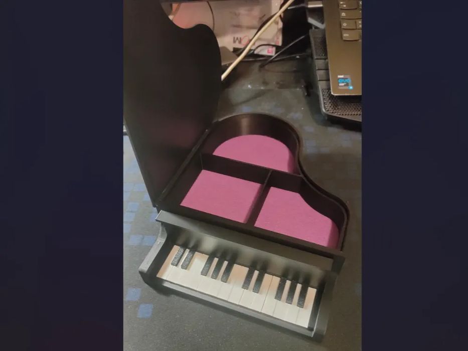Piano Porta-Joias com Teclas Móveis