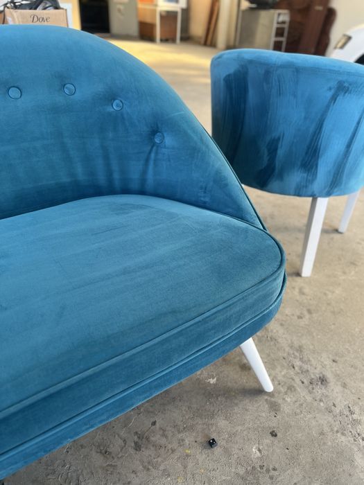 Продам два кресла и диван