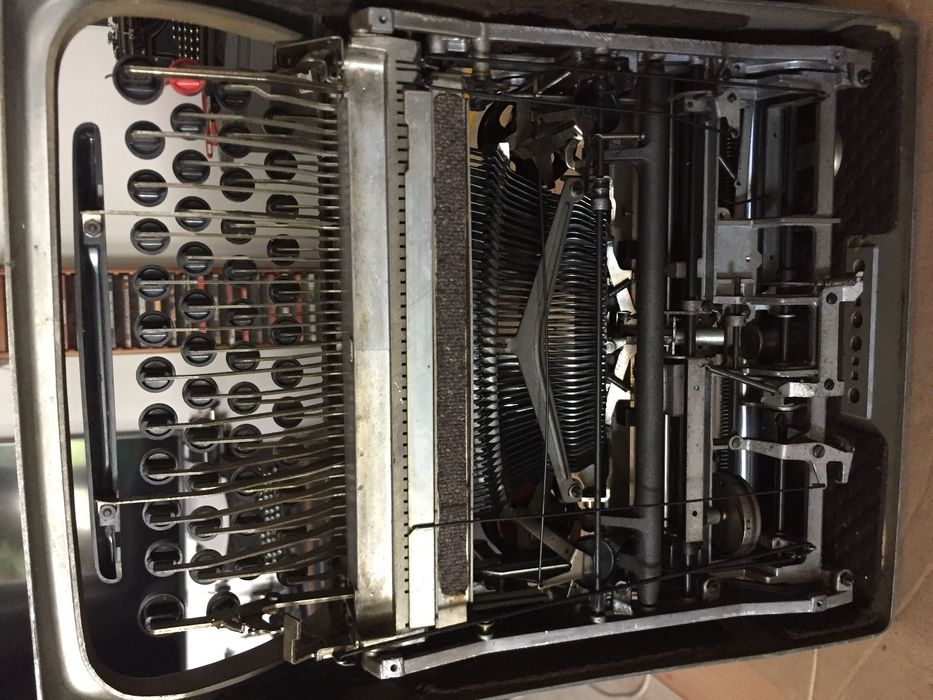 * Olivetti Studio 44 ** Underwood Four Banks