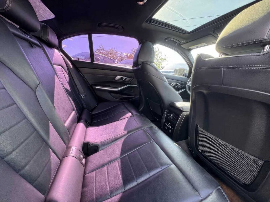 BMW 3 Series 330i      2019