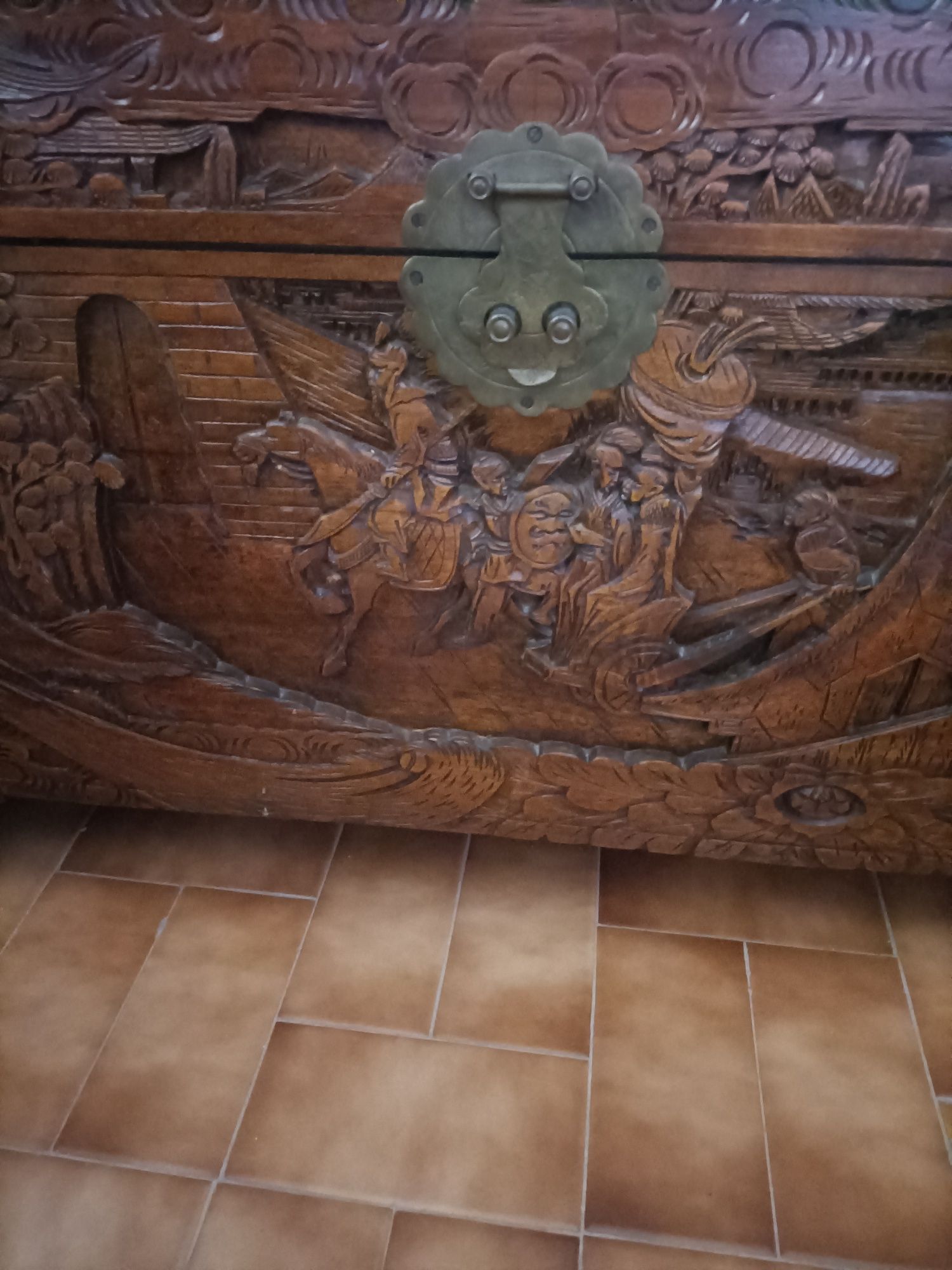 Arca de madeira cânfora