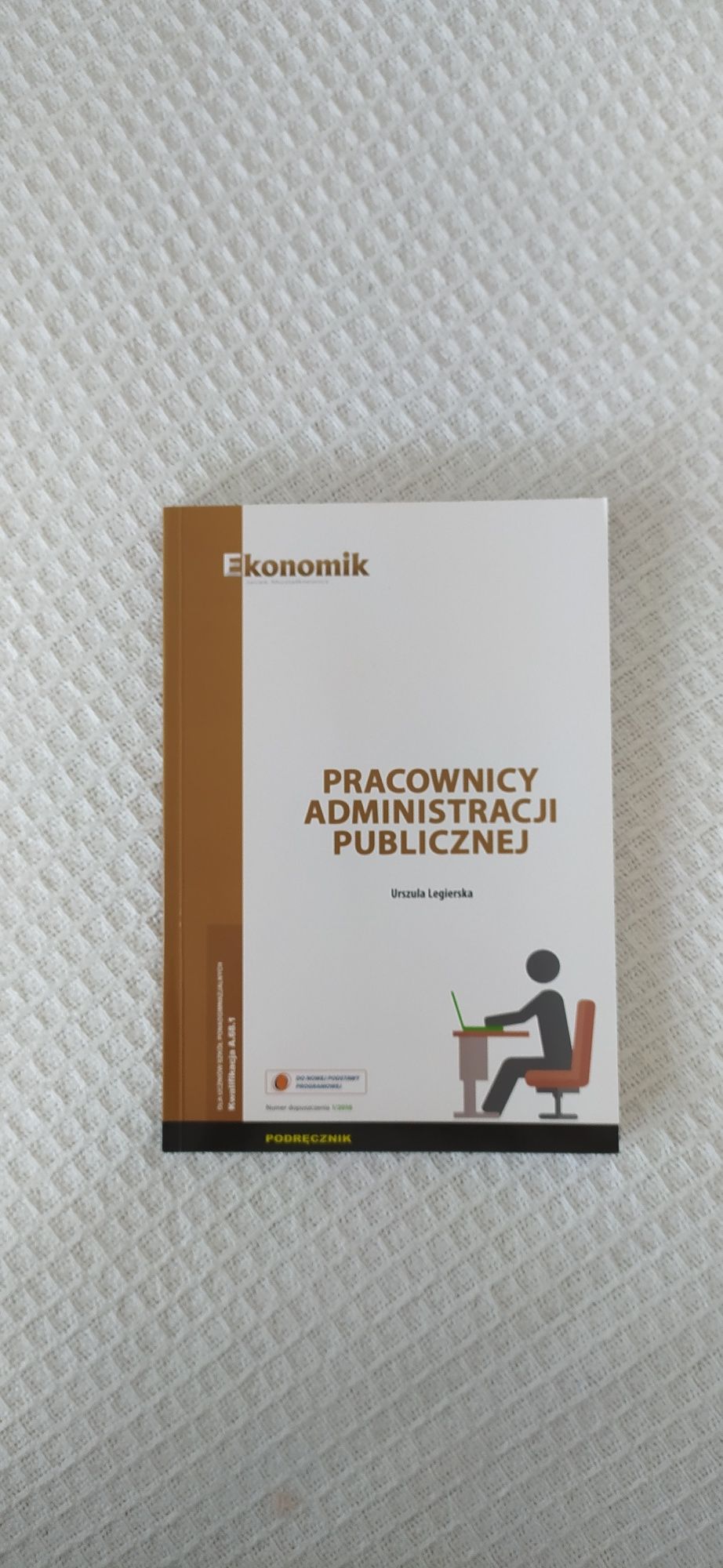 Pracownicy administracji publicznej Ekonomik