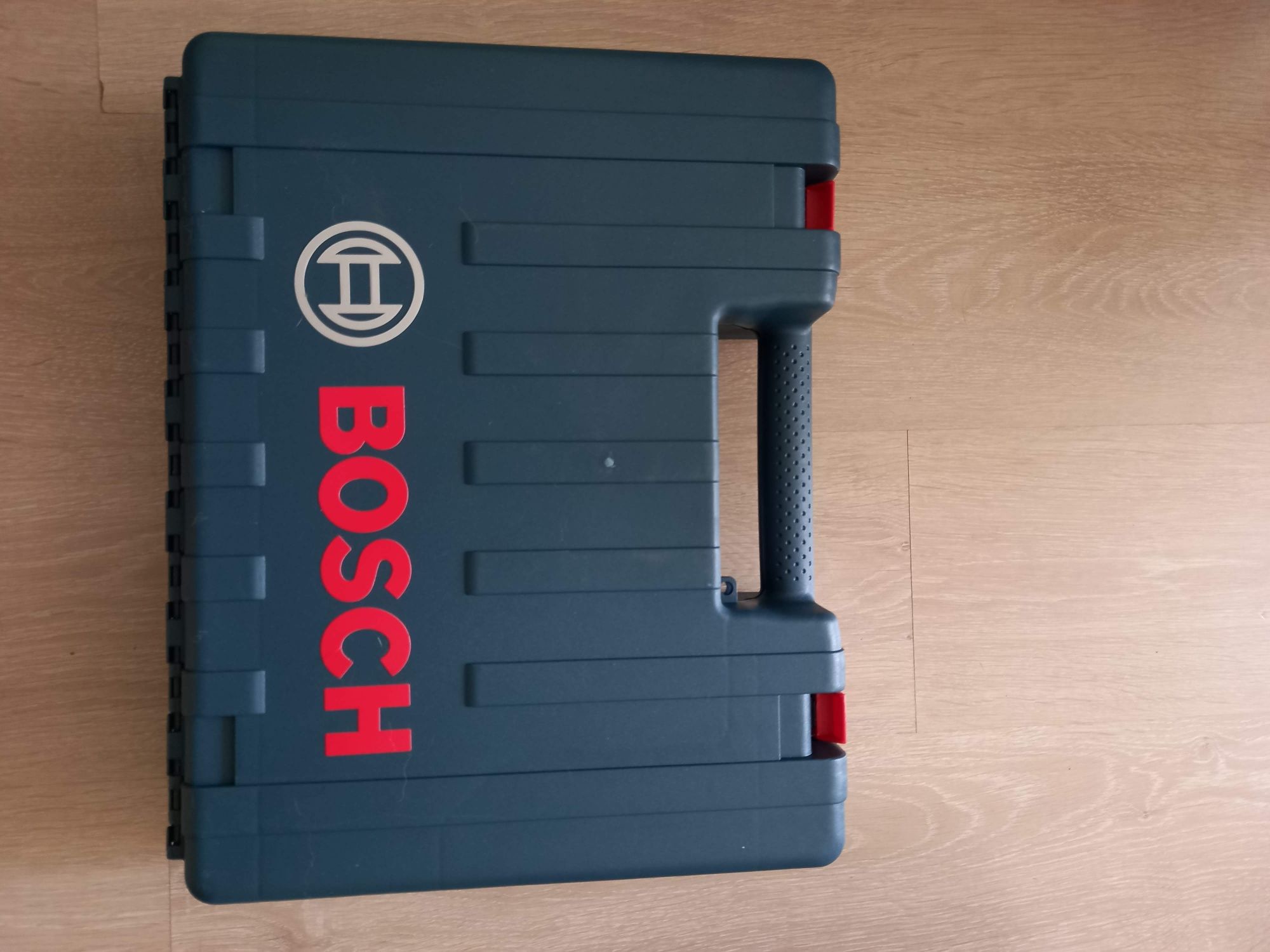 Продаю инструменты новые!!! Чемодан 6000 BOSCH- 2000  торг