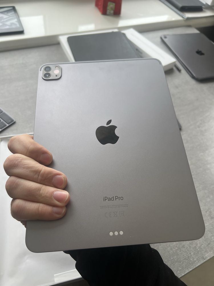 iPad Pro 11. 2023р. M2. 128гб. Як новий. Space Grey. Комплект