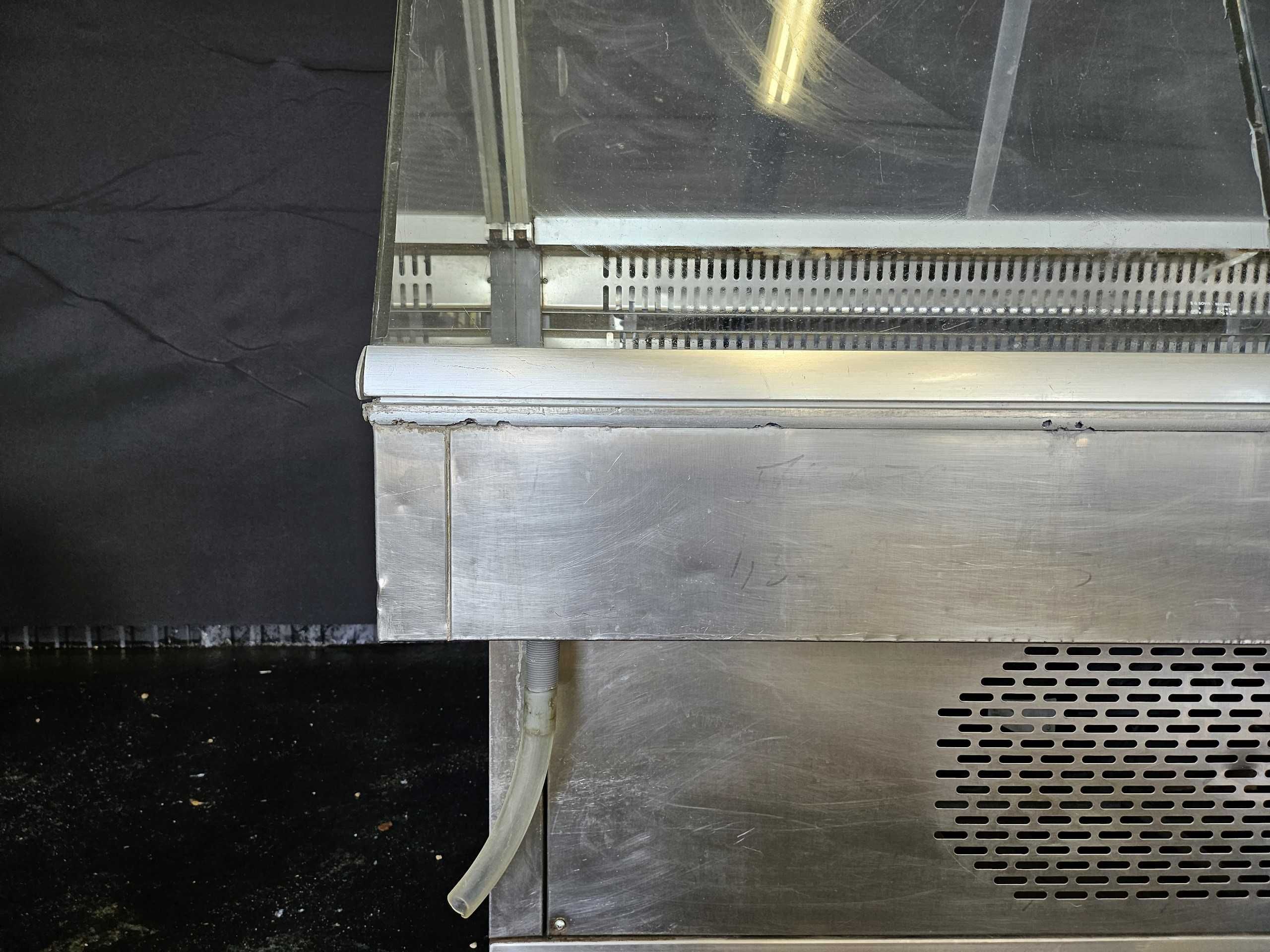 Vitrine com mesa fria para peixe ou carne