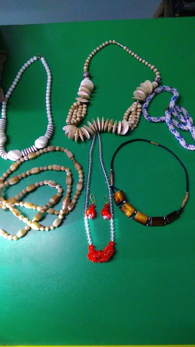 Продам бижутерию ,(наборы,бусы, браслеты,серьги)