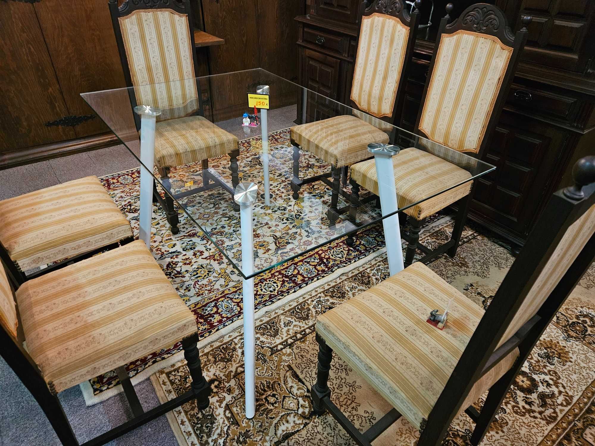 Mesa de vidro com pés em metal - óptimo estado geral