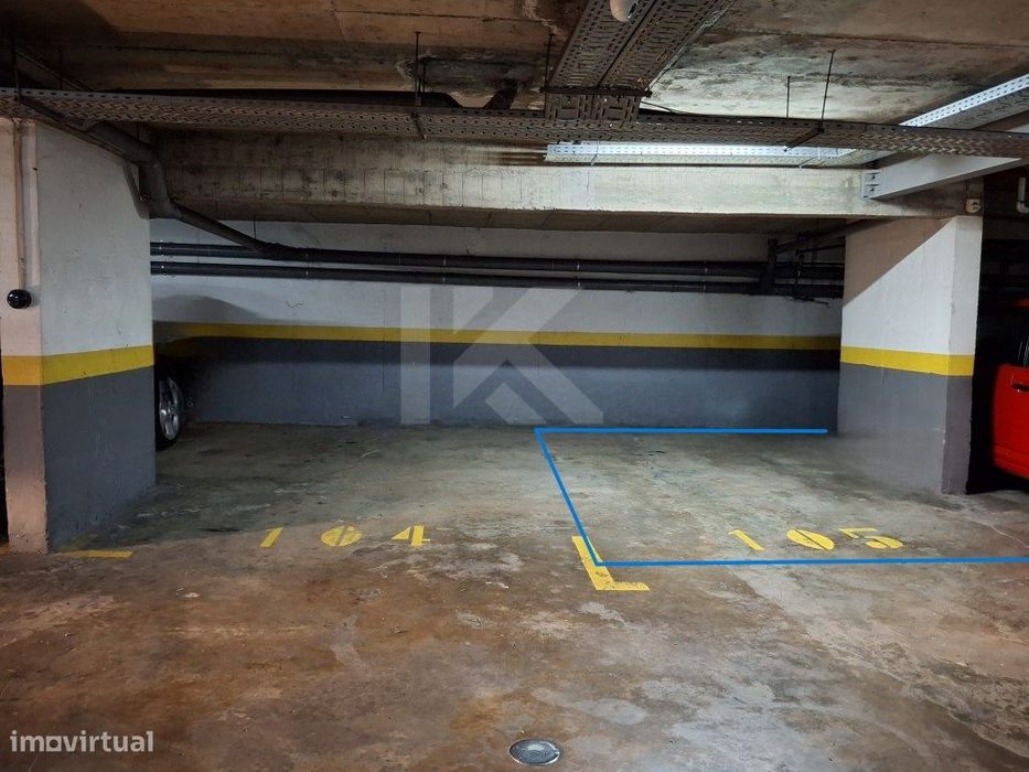 Lugar de estacionamento - Santo António