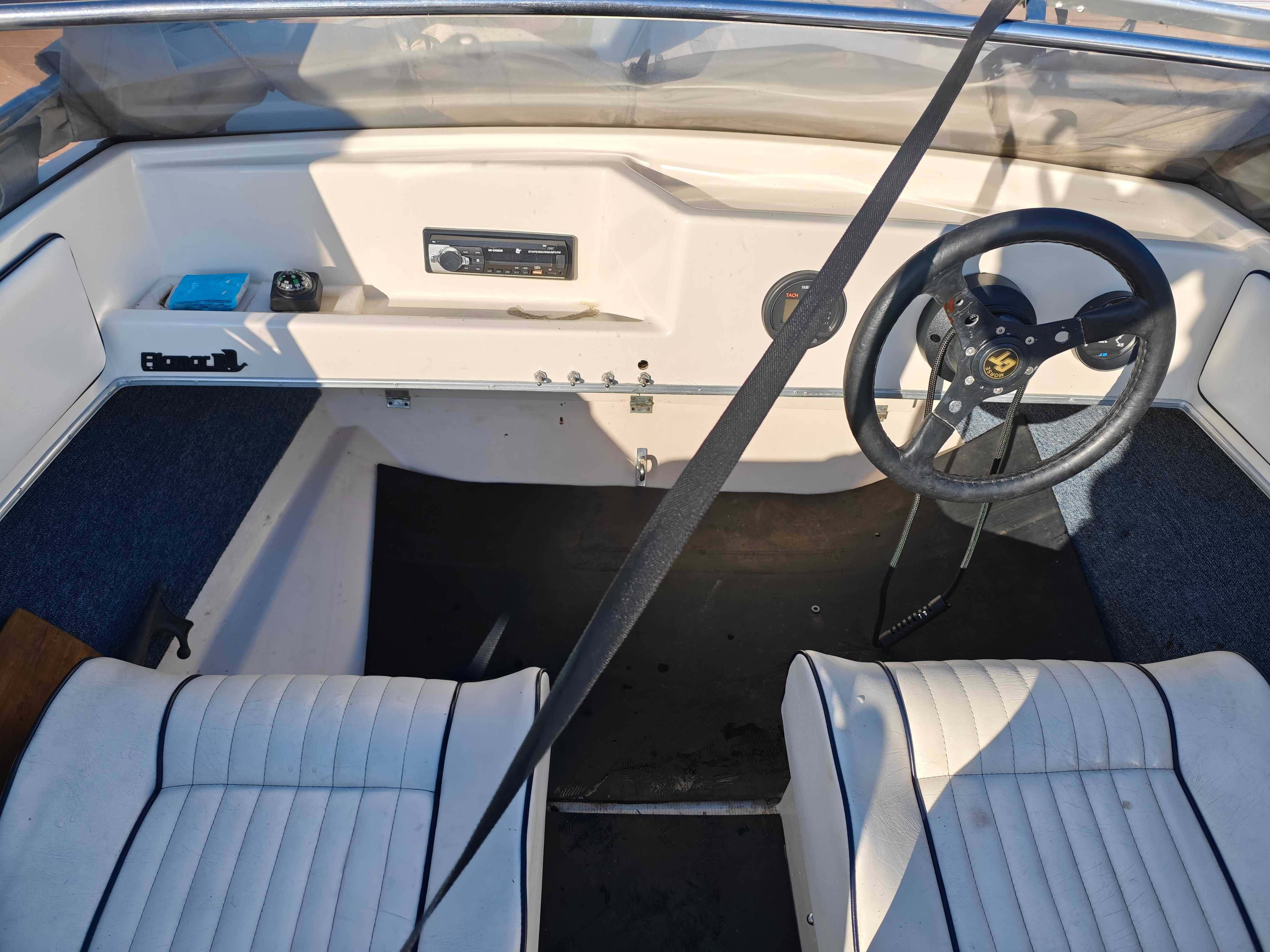 Barco de recreio de 6 lugares