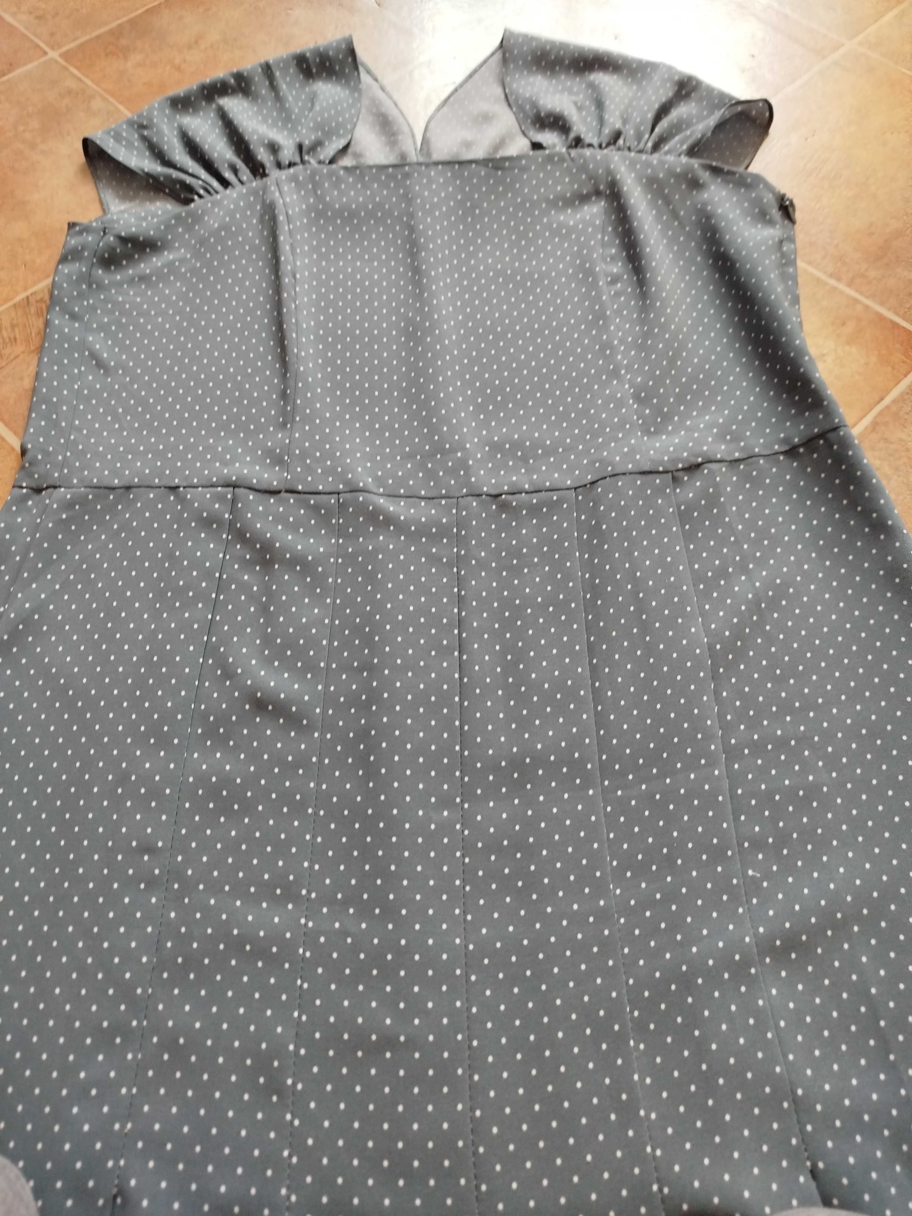 Elegancka sukienka w kropeczki R-44