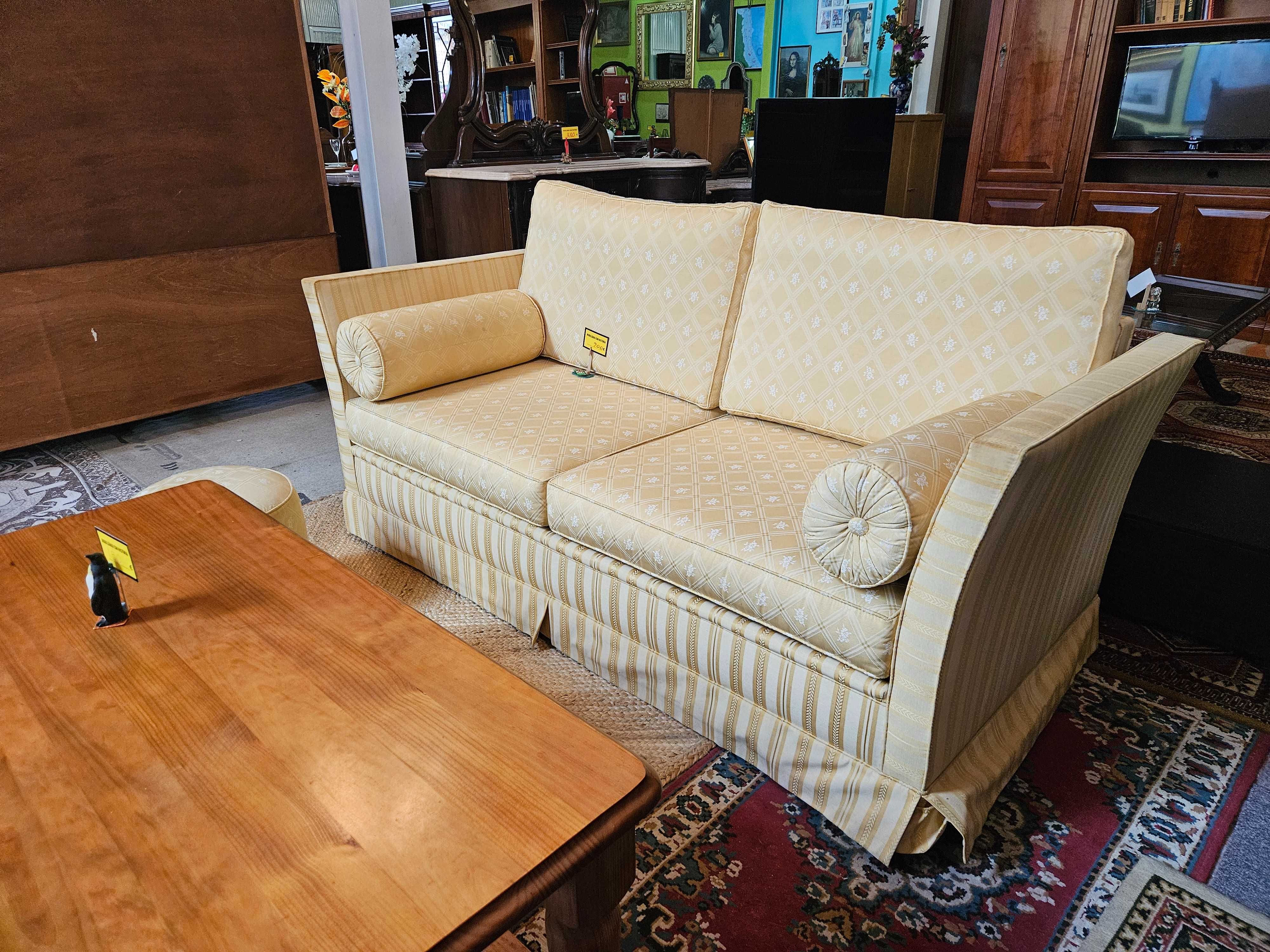 Sofá de dois lugares mais puff - Bom estado geral