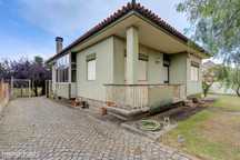 Quinta com 2 Habitações, Terreno e Pomar