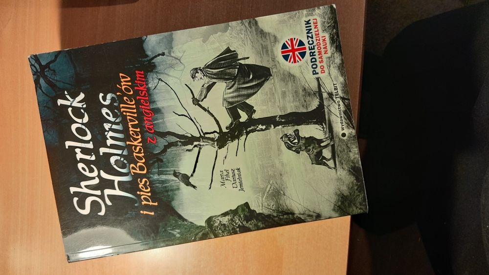 Sherlock Holmes i pies Baskerville'ów z angielskim jak nowa