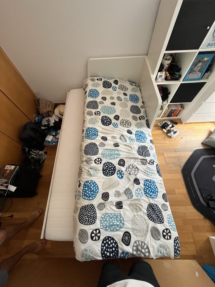 Cama solteira, com gaveta e arrumação