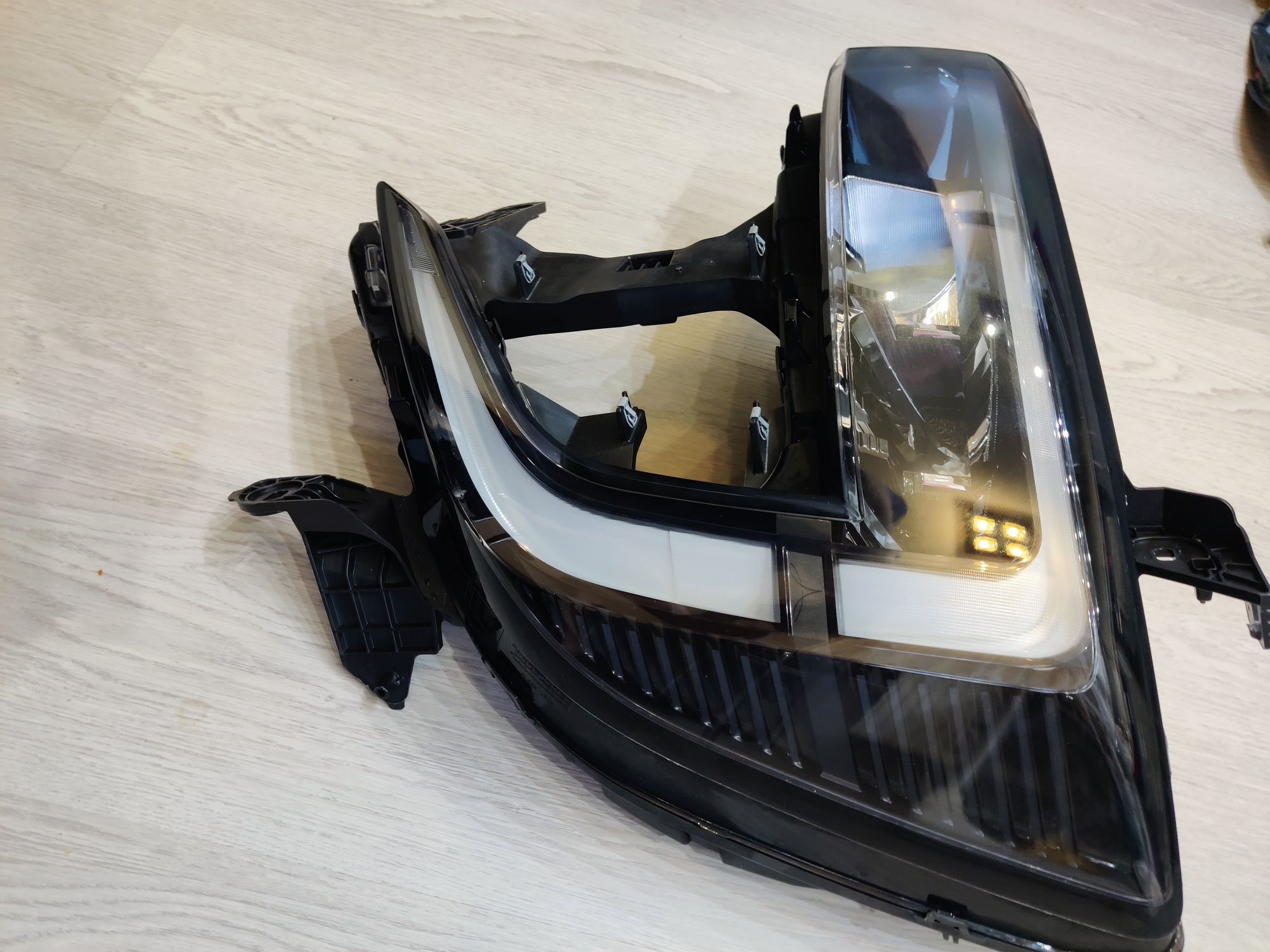 Передня фарpa Renault Master IV/Nissan Interstar III LED