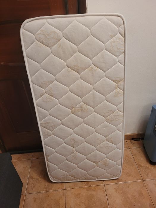 Vendo colchão c/ novo