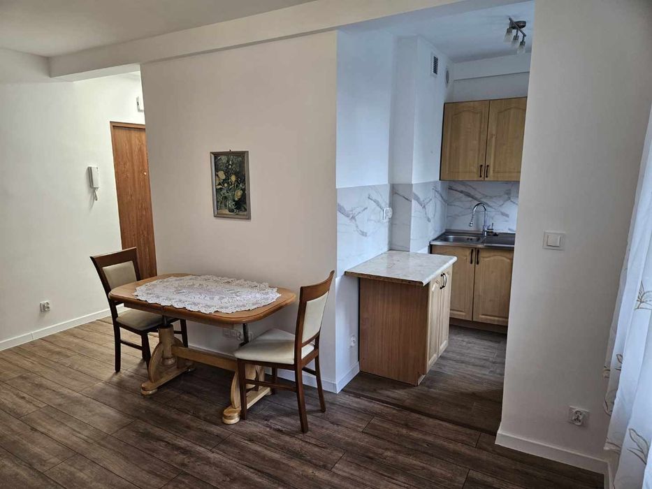 Ładna przytulna kawalerka.