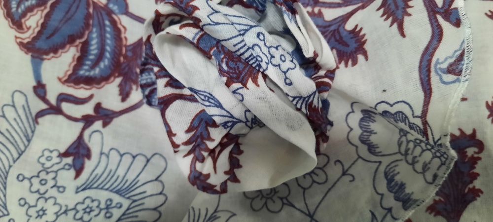 Bluzka Echo Made in Poland rozm 42(L) z żabotem i kwiatem bawełna 100%