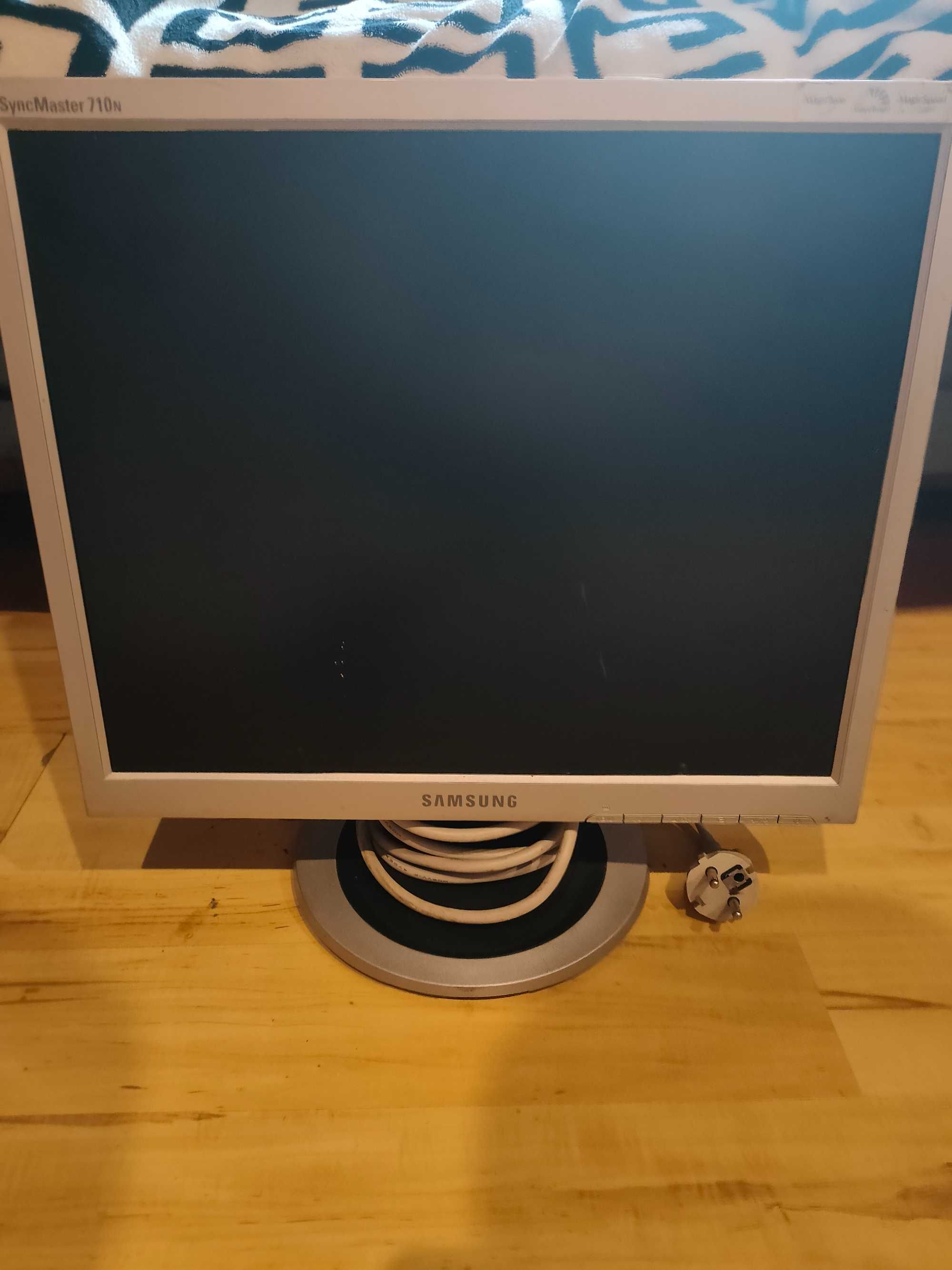 Monitor Samsung SyncMaster 710N 19"