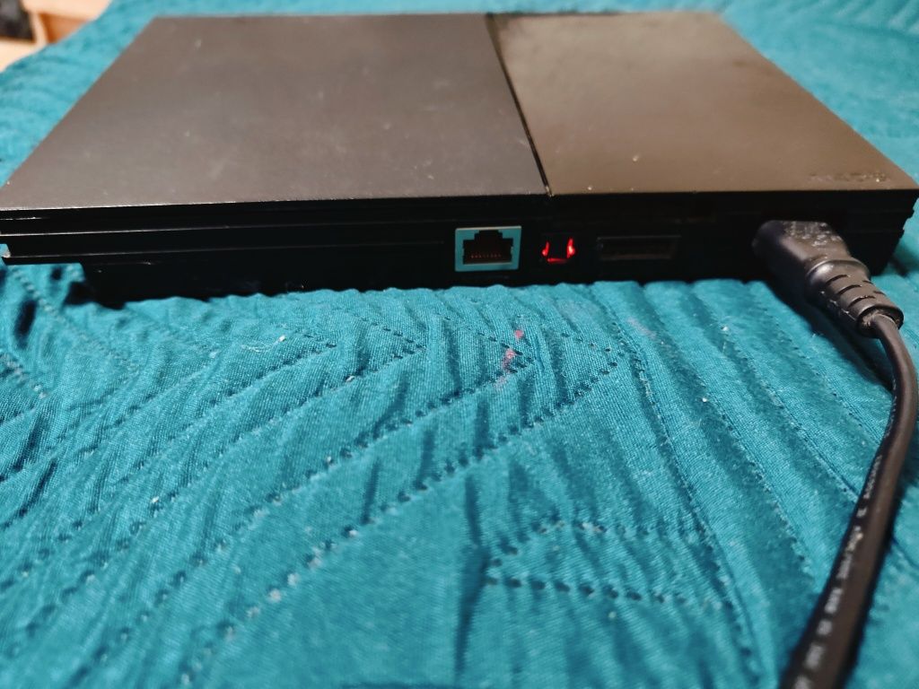 Sprzedam konsole PS2 model SCPH-90004 uszkodzone wejście zasilania