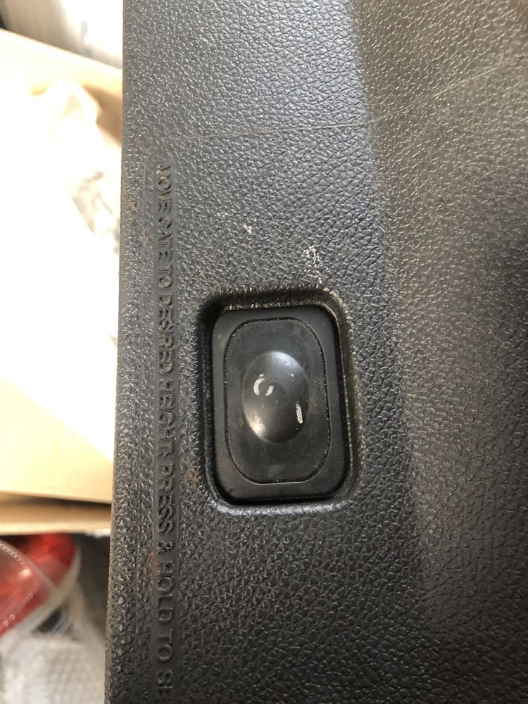 Внутренняя обшивка крышки багажника с кнопкой открытия Ford Expl 2013
