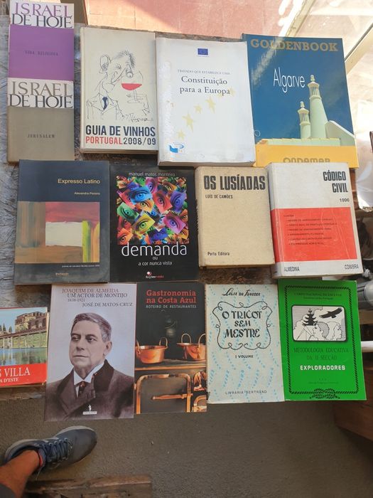 Diversos livros antigos
