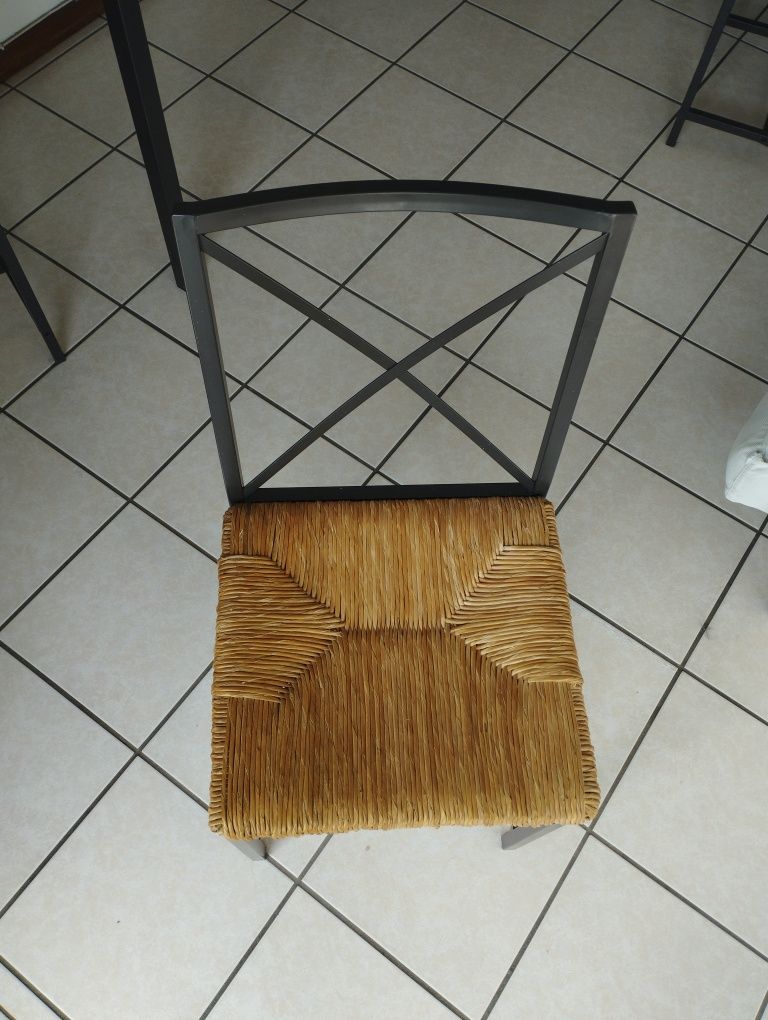 Mesa de vidro e cadeiras