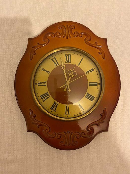 Весна Кварц Часы настенные из СССР