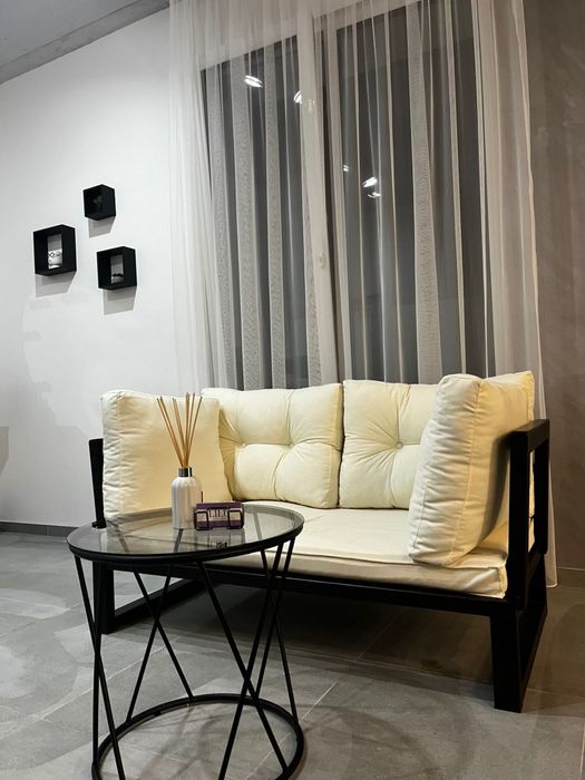 Здається робоче місце для Перукаря/Майстра манікю/бровіста