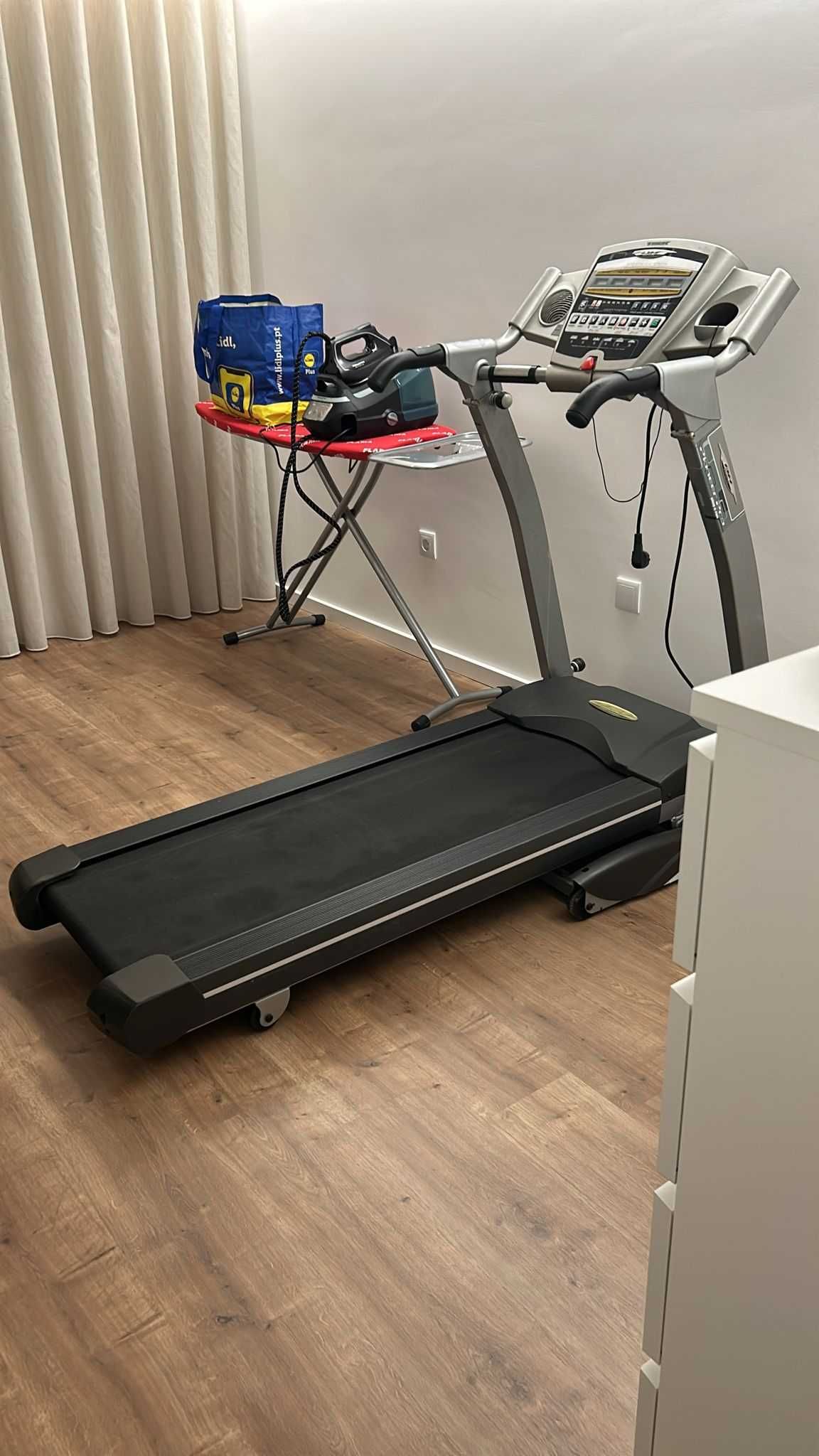 Passadeira elétrica BH Fitness Pioneer Pro Plug & Run