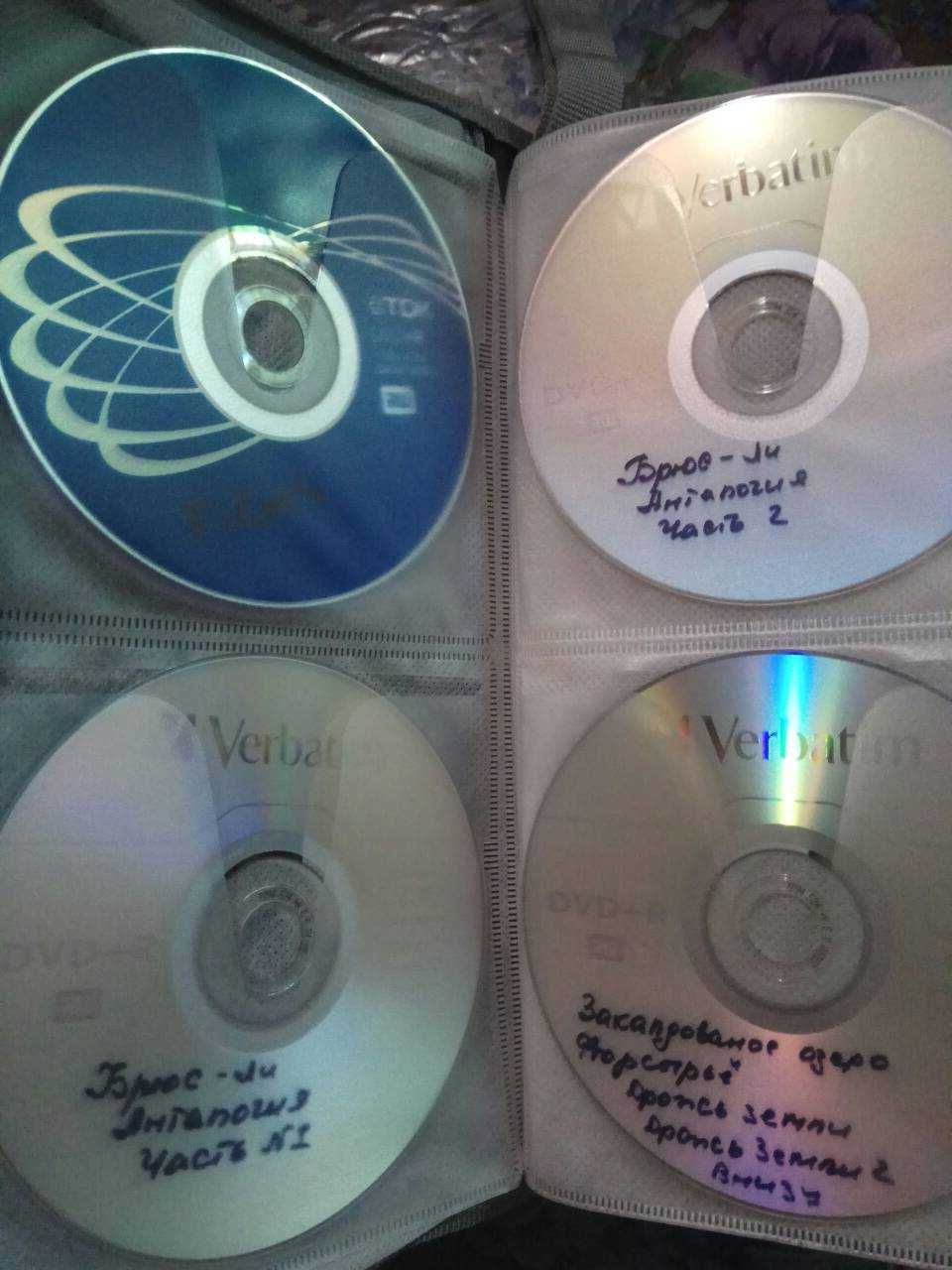 DVD диски с фильмами  в кейсах