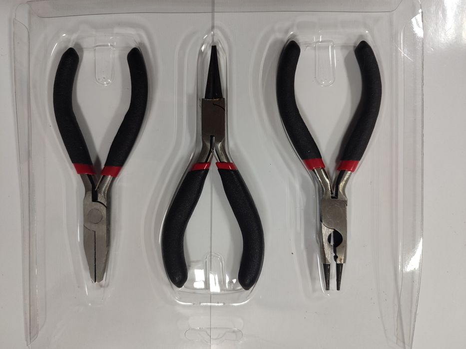 Набор инструмента для изготовления и ремонта украшений.