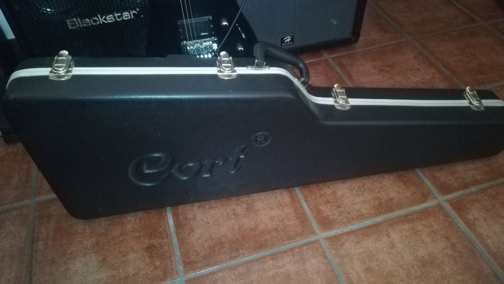 Guitarra Cort M200 com hardcase original