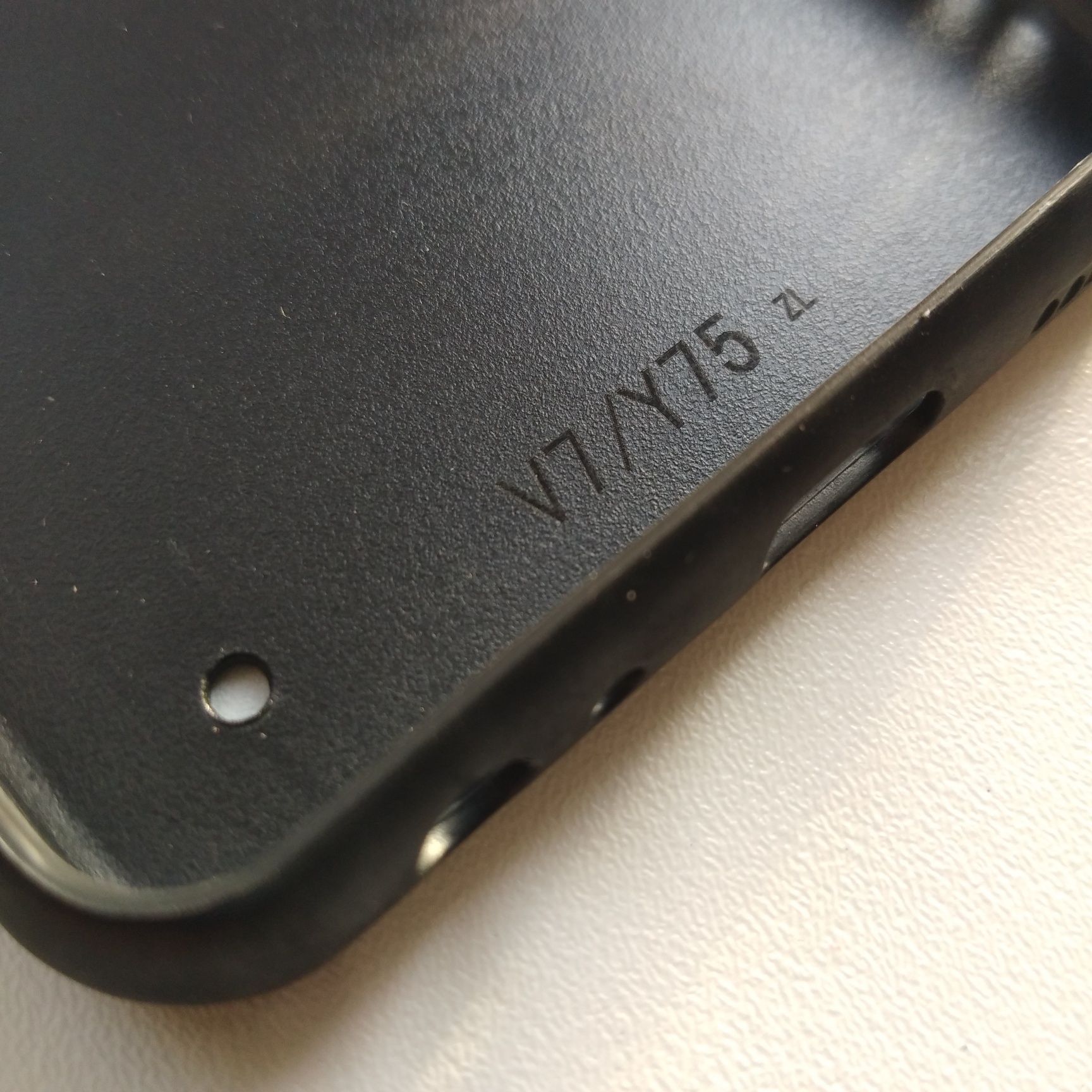 Защитный чехол на телефон Vivo V7