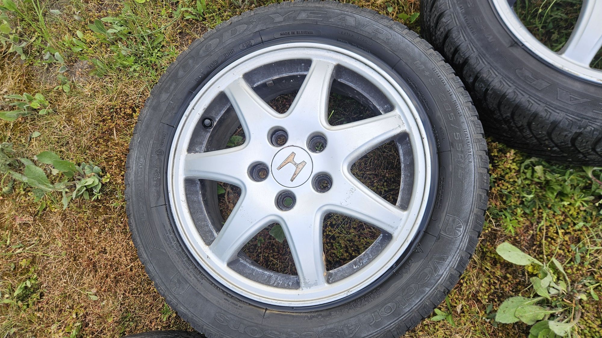 Felgi Honda z oponami Goodyear