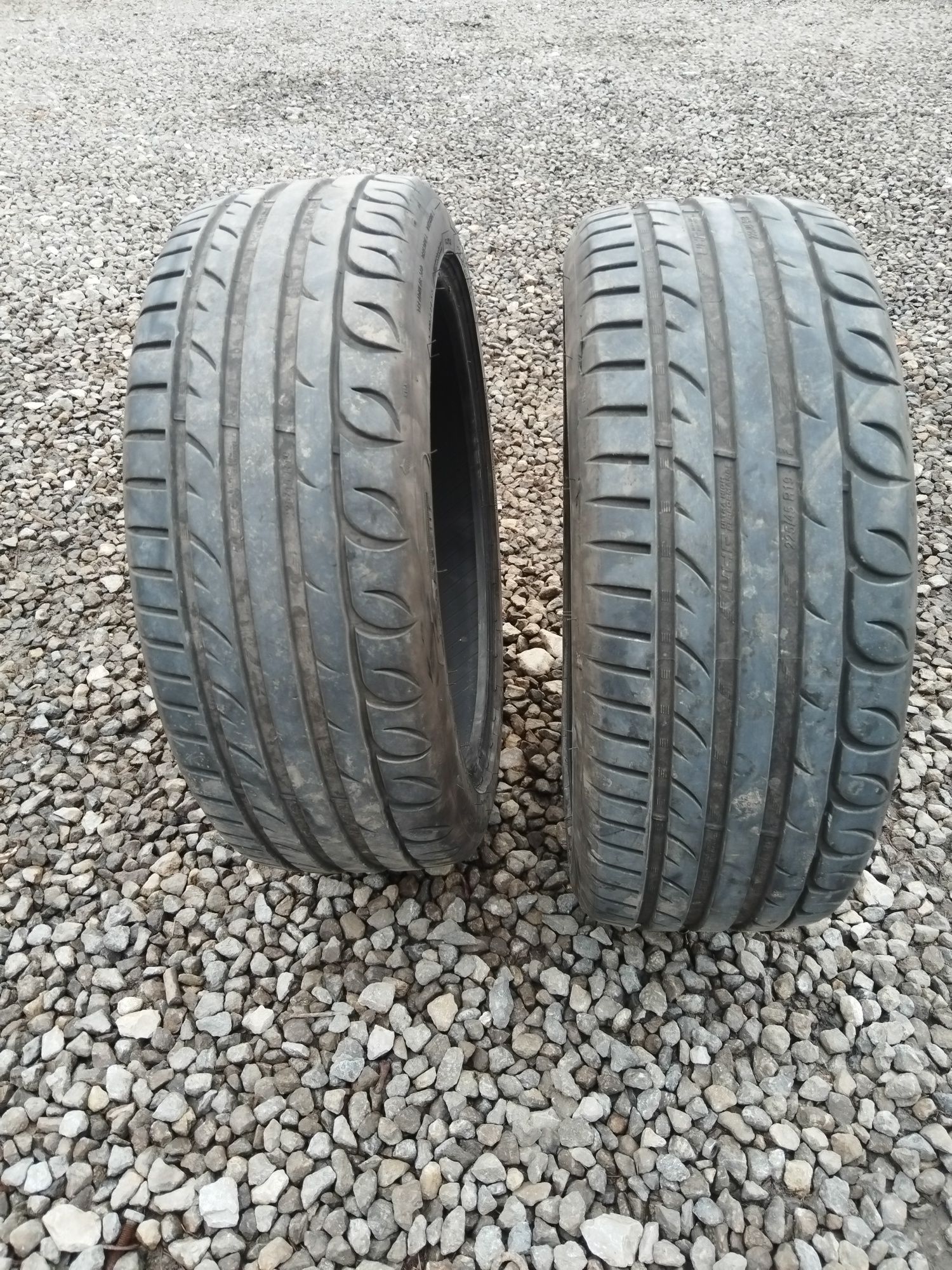 Opony letnie 225/45r19 2 sztuki