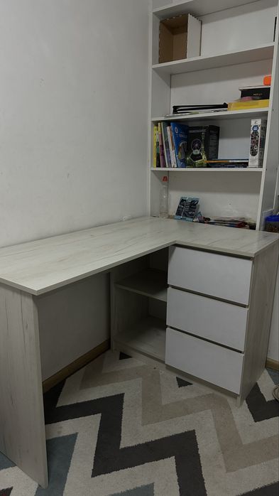 Стіл письмовий кутовий