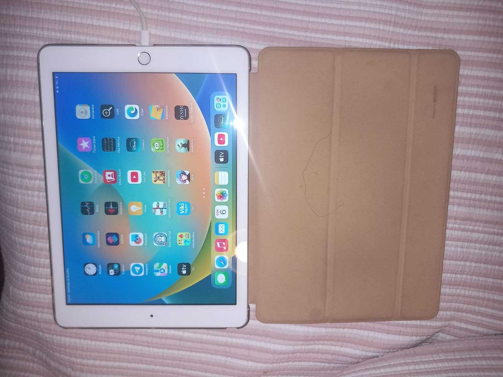 Apple iPad 9.7" (Wi-Fi/Cellular) 128 GB Dourado
