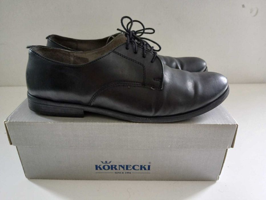 Buty eleganckie do komuni do garnituru KORNECKI rozmiar 37 czarny