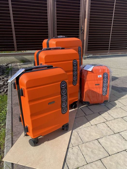 Валіза Чемодан Wings  на 4 колесах полікарбонова