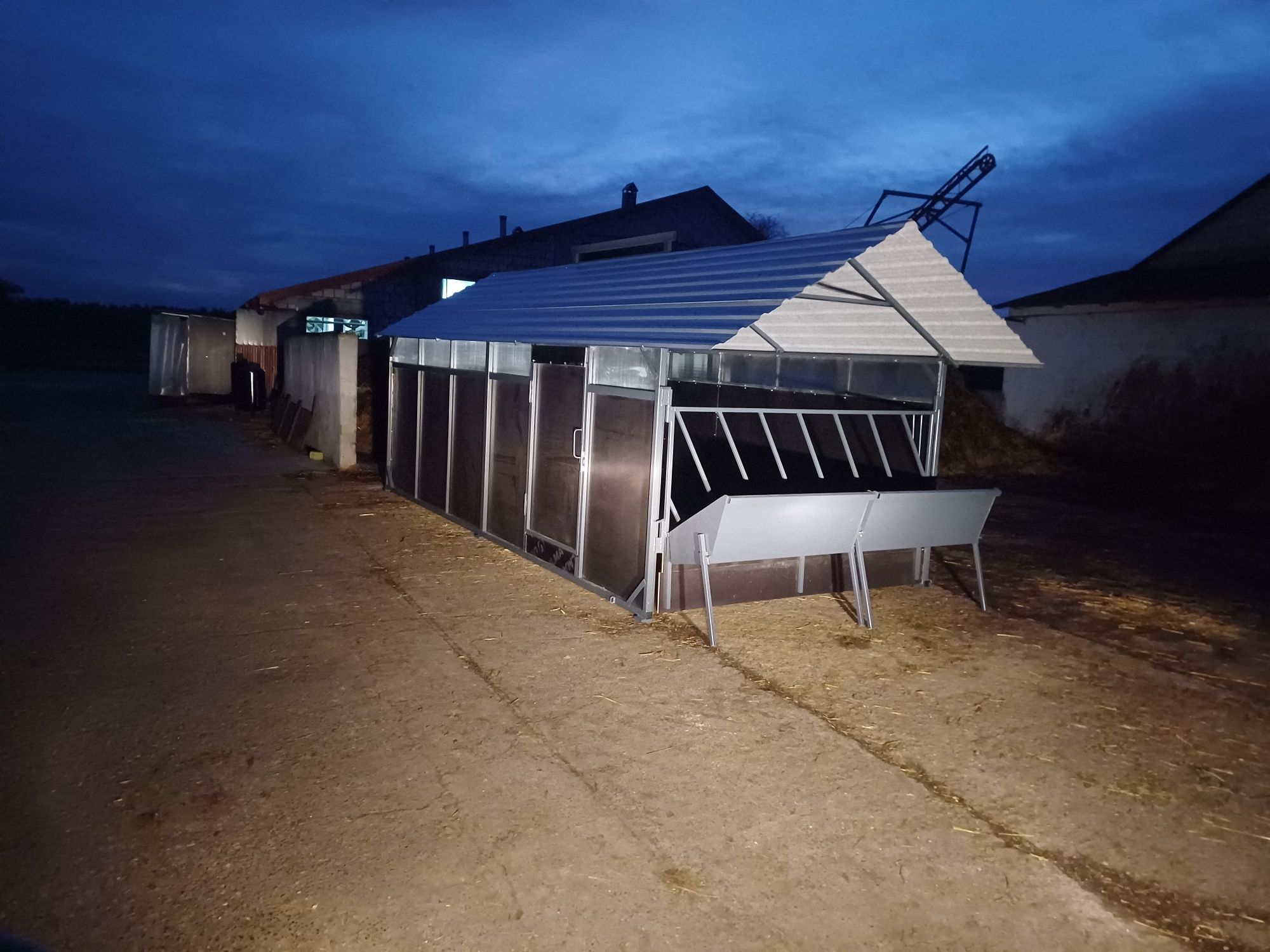 Budka kojec dla cieląt bydła